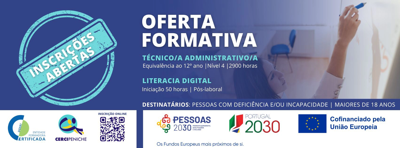 Banner de divulgação OFERTA FORMATIVA na Cercipeniche. cores azul e branca foto formadora. Elementos gráficos e logotipos