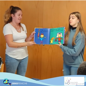 Foto grupo de pessoas apoiadas pela Cercipeniche em atividade do dia municipal da igualdade