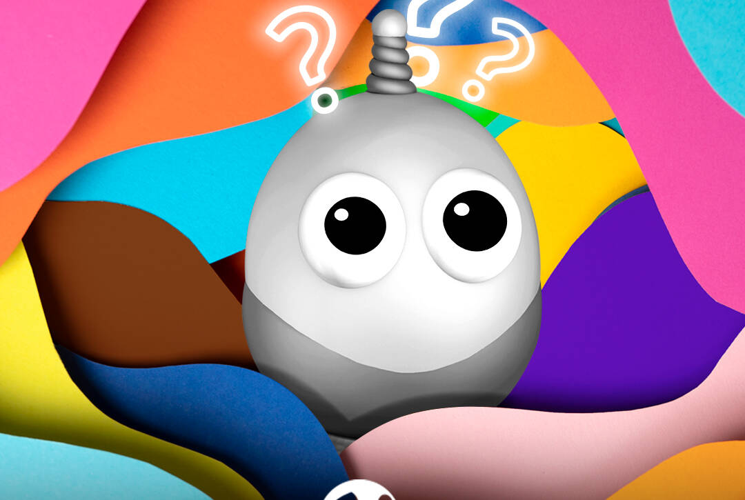 Pirilampo em tons de cinzento, com olhos grandes, ao centro de uma composição com formas onduladas em várias cores. À volta, pontos de interrogação, sugerindo mistério sobre a cor do Pirilampo Mágico 2026. Logo da Cercipeniche