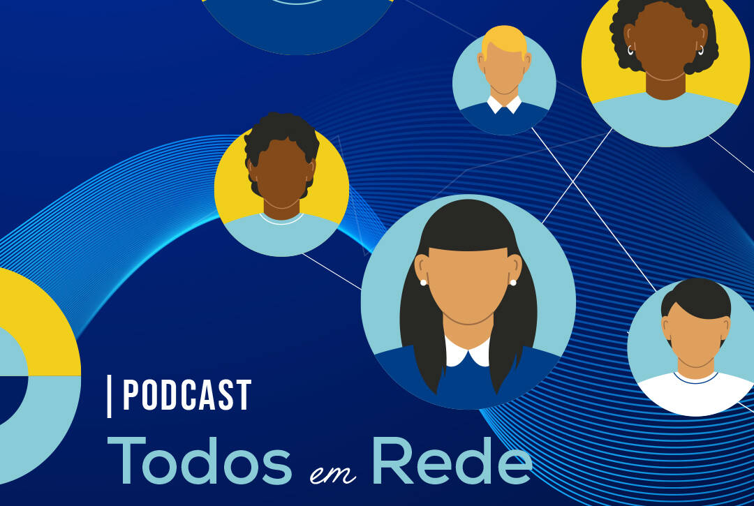 Imagem do podcast "Todos em Rede", da Cercipeniche. Sobre um fundo azul escuro, surgem várias ilustrações de pessoas ligadas entre si por linhas, simbolizando a inclusão, a ligação entre pessoas e a participação na comunidade. Ao centro, lê-se "Podcast Todos em Rede". Na parte inferior está identificado o episódio n.º 2, com a participação de Domingas Nanque e D. Zélia (Pink Bubbles). No canto superior direito encontra-se o logótipo da Cercipeniche e, na parte inferior, a referência ao apoio do Instituto para os Direitos das Pessoas com Deficiência. Um ícone de reprodução remete para a visualização do podcast.