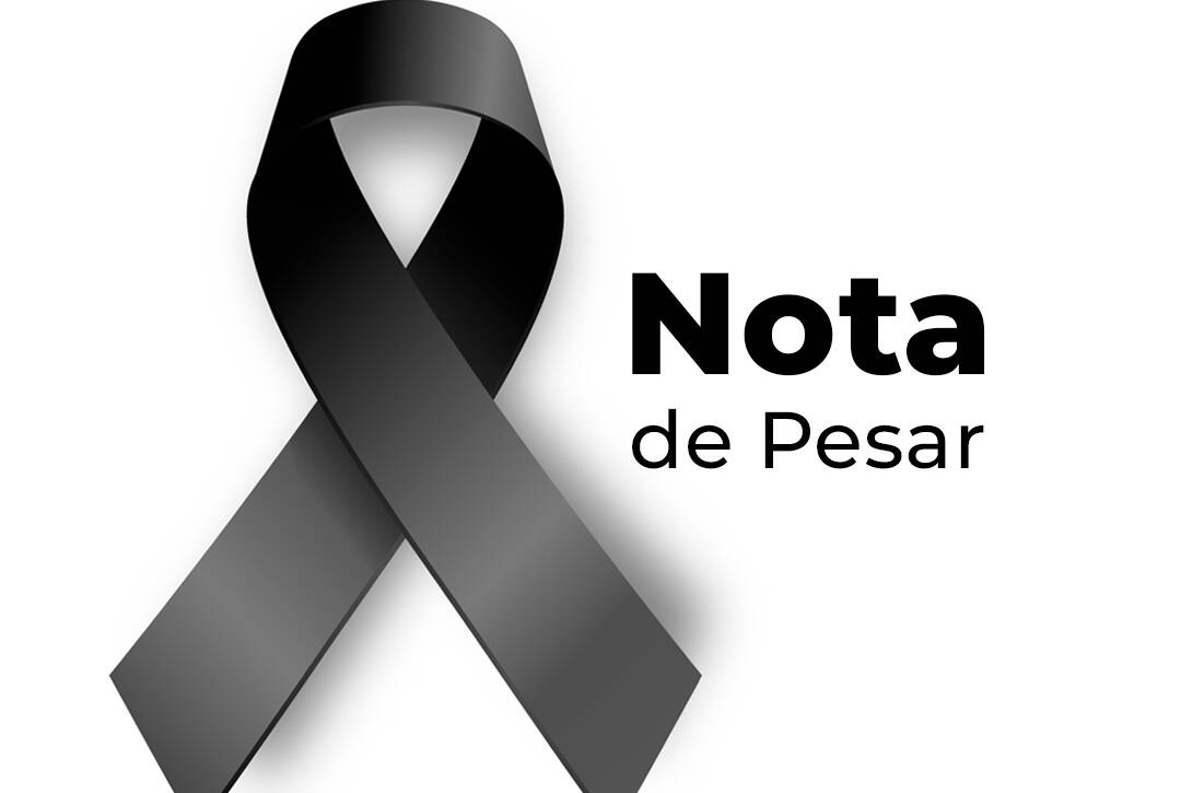Imagem de homenagem e luto, com um laço preto sobre fundo branco, com a frase «Nota de Pesar», em memória do Sr. José Constantino Leal Ferreira.
