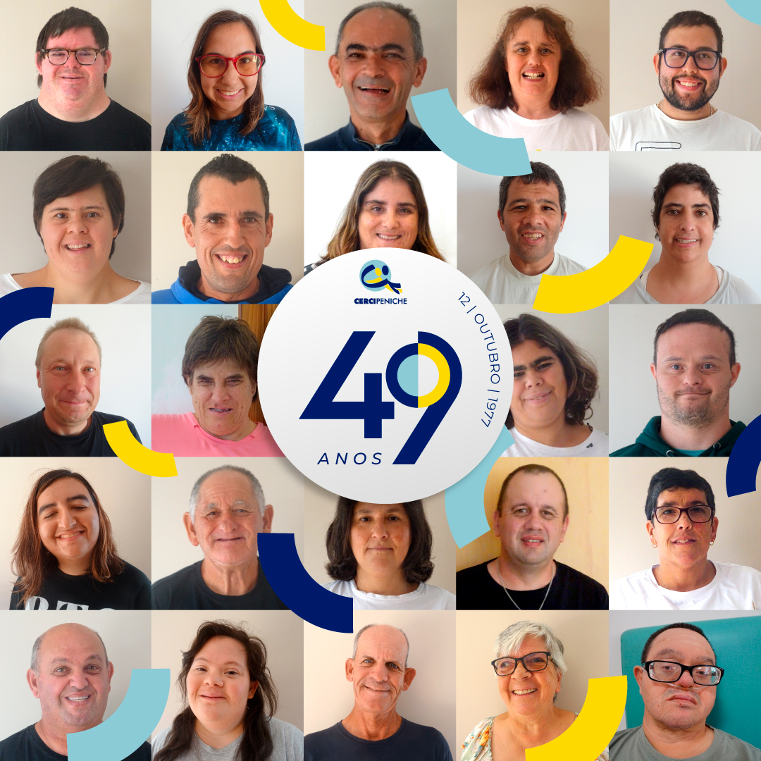Imagem comemorativa dos 49 anos da Cercipeniche, composta por um mosaico de 25 fotografias de pessoas apoiadas, distribuídas por cinco filas. Ao centro, destaca-se um círculo branco com o número 49, a palavra «ANOS», o logótipo da Cercipeniche e a data «12 | OUTUBRO | 1977». A composição inclui elementos gráficos curvos em azul-escuro, amarelo e azul-claro, cores da identidade visual da instituição. As fotografias mostram pessoas de diferentes idades, maioritariamente sorridentes, transmitindo um sentimento de união, diversidade e pertença.