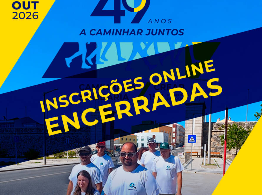 Cartaz comemorativo dos 49 anos da Cercipeniche, com uma fotografia de pessoas apoiadas pela Cercipeniche. Em destaque, a mensagem «Inscrições online encerradas» para a caminhada solidária «A Caminhar Juntos», realizada a 24 de outubro de 2026. O cartaz apresenta ainda o logótipo da Cercipeniche e os logótipos das entidades parceiras e patrocinadoras.