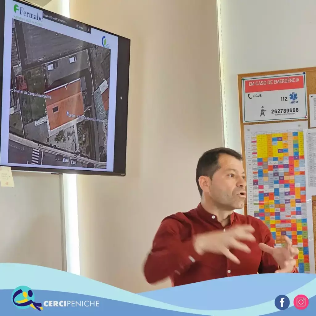 Formador dos Bombeiros, no Simulacro no edifício CERIN